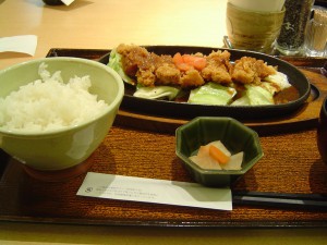 大戸屋風チキンカツレツ 特製和風デミソース定食